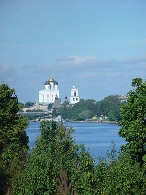 Кром издали
